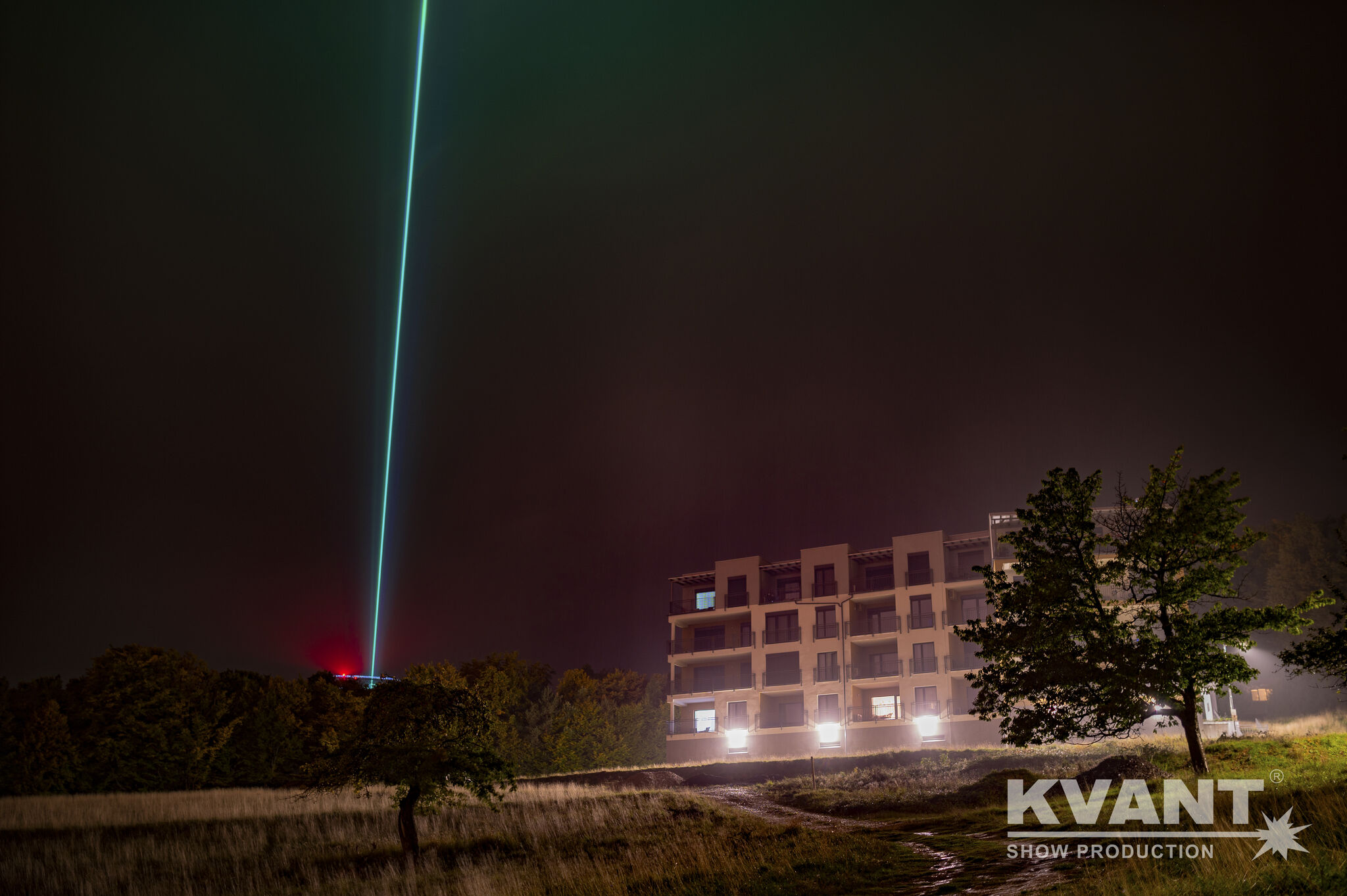 サーチライトのようだが消費電力は非常に少ないレーザー