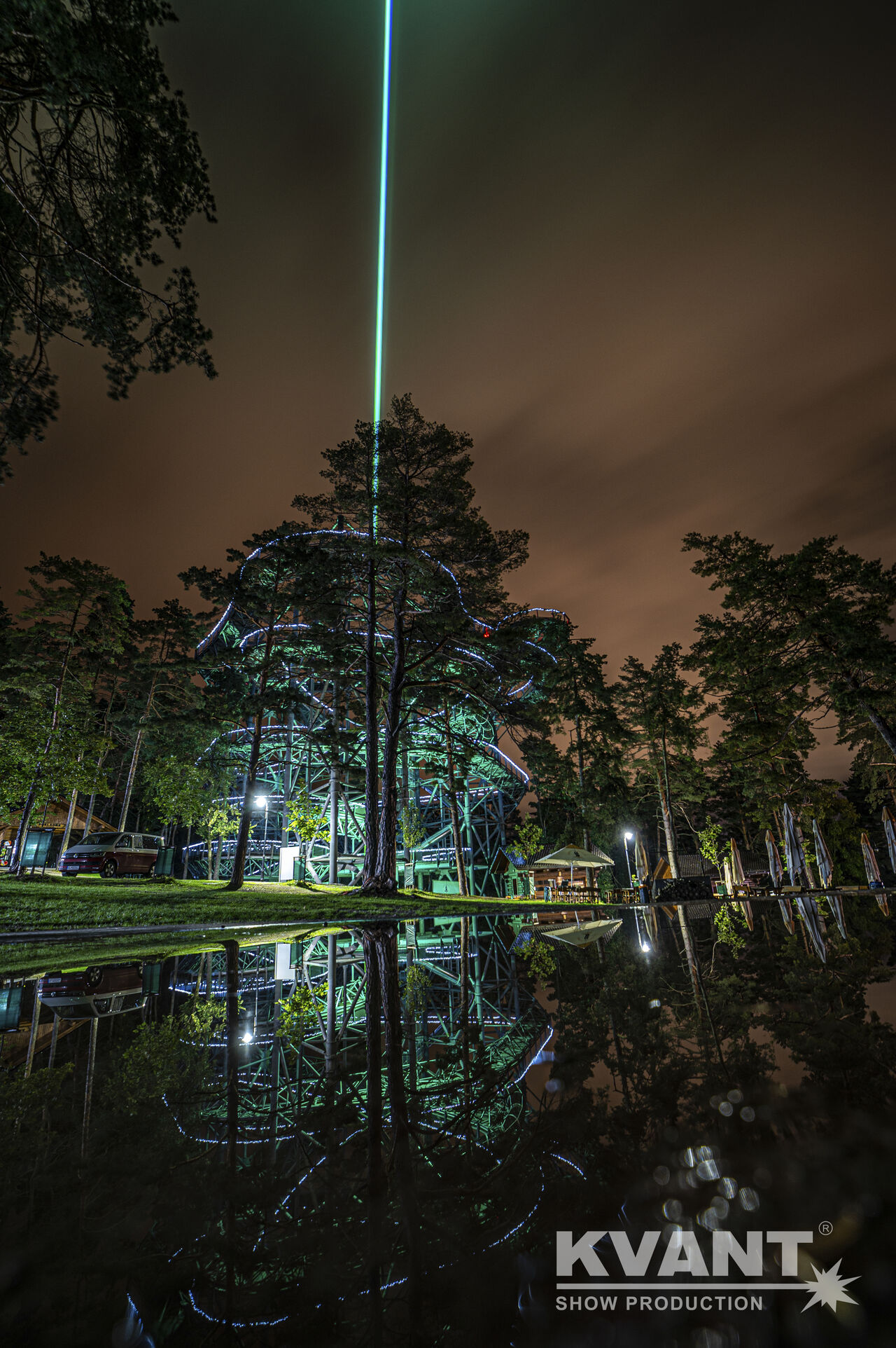 サーチライトのようだが消費電力は非常に少ないレーザー