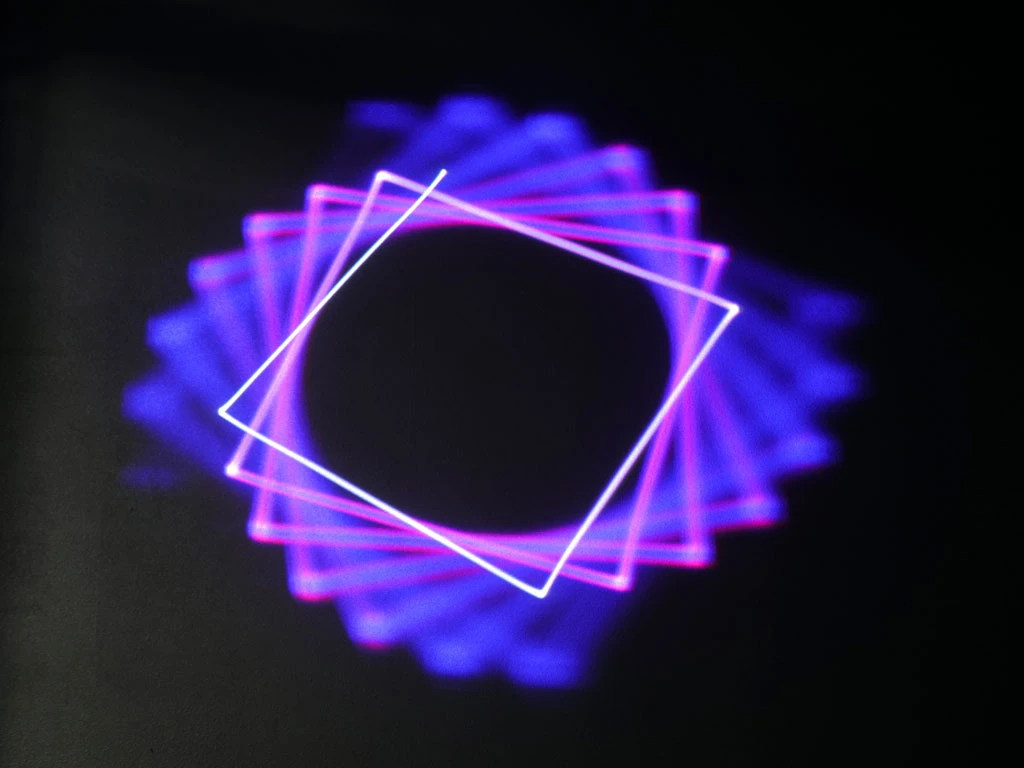 KVANT K3RGBS_Beambrush　3Wフルカラーレーザー　レーザーのビームを太くできる。