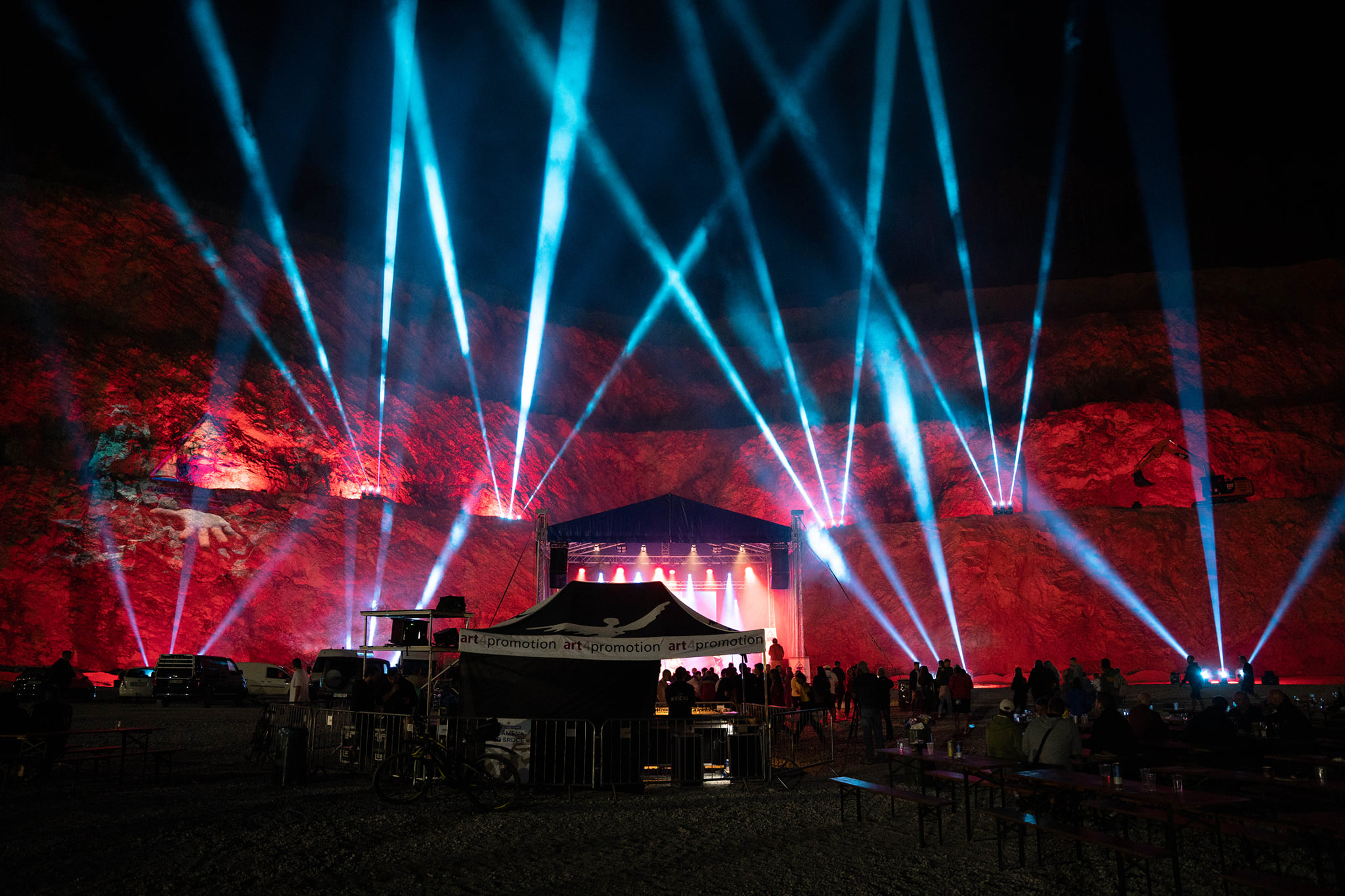 採石場にレーザーグラフィック、KVANT,laser graphic、企業イベント