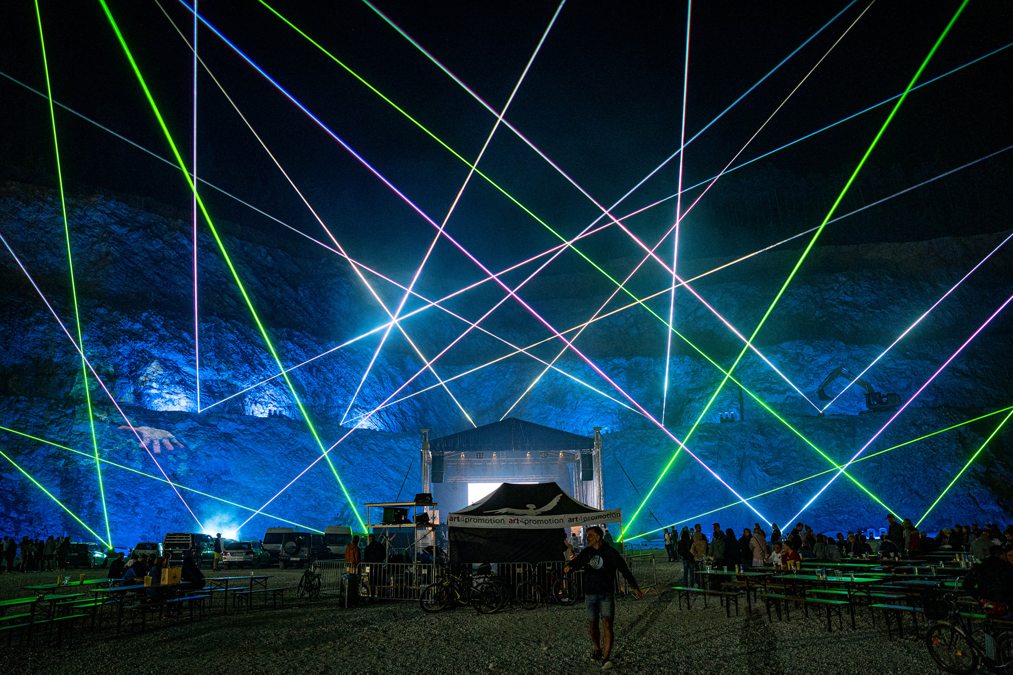 採石場にレーザーグラフィック、KVANT,laser graphic、企業イベント