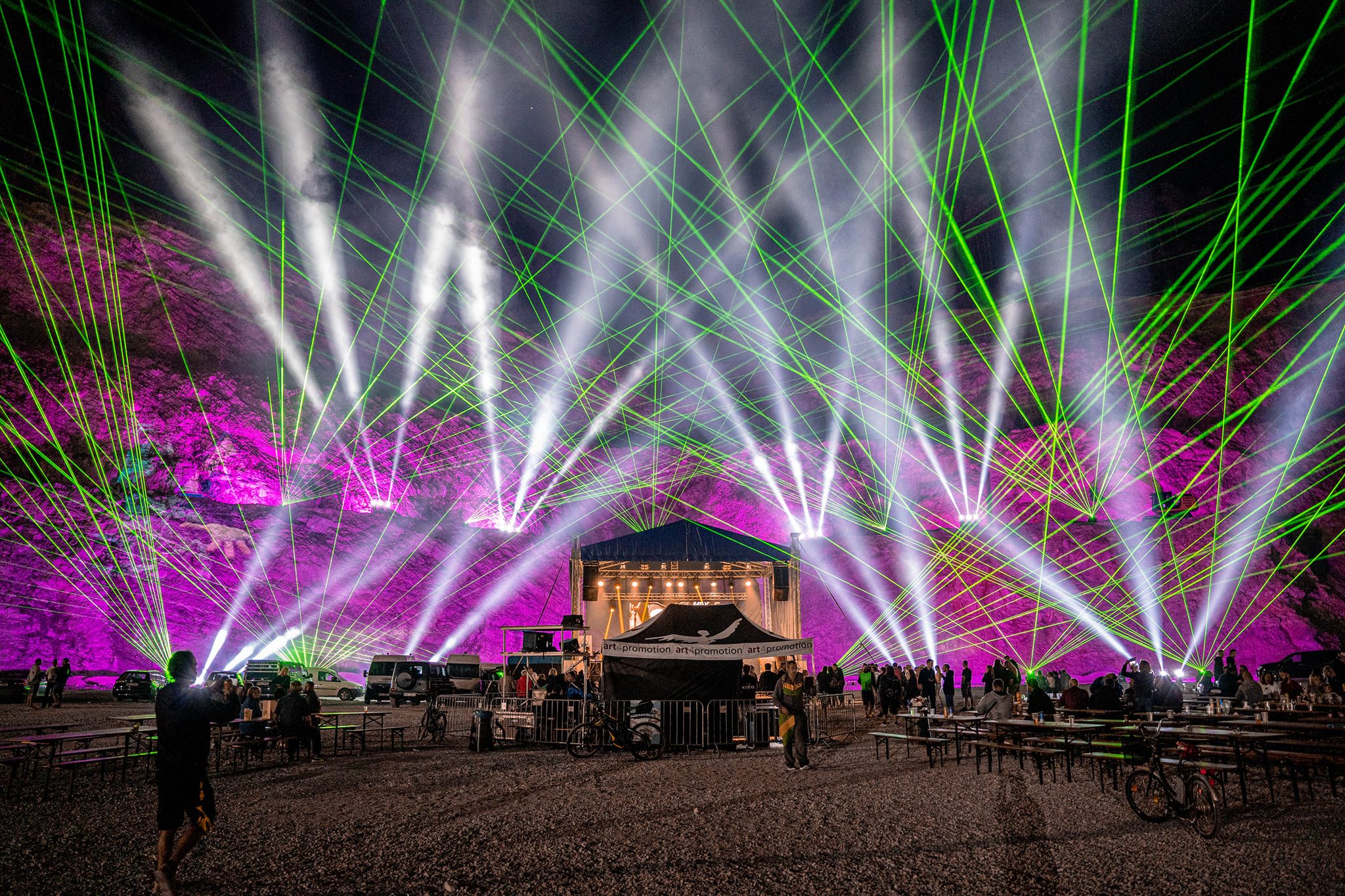 採石場にレーザーグラフィック、KVANT,laser graphic、企業イベント