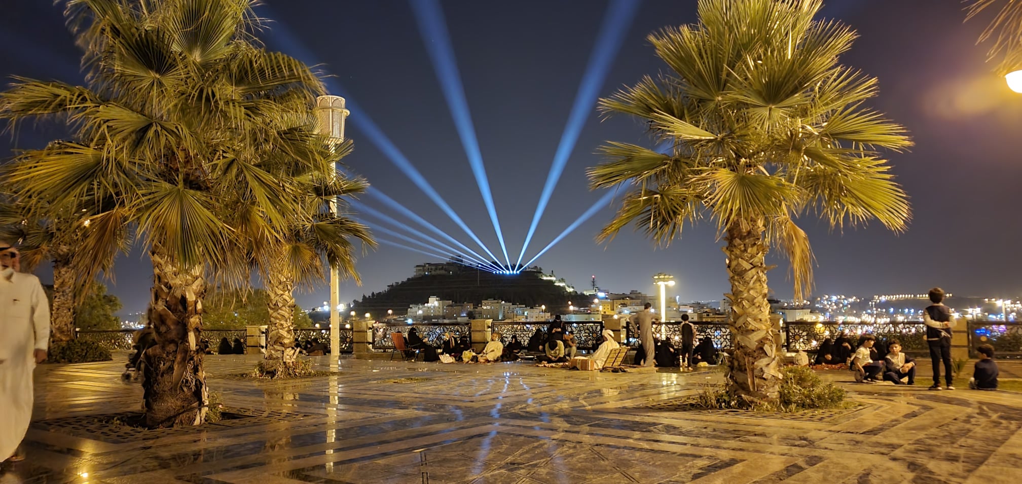 壁面にレーザーグラフィック、KVANT,laser graphic