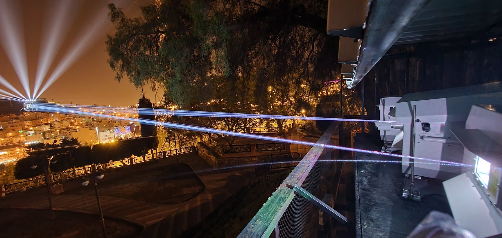 壁面にレーザーグラフィック、KVANT,laser graphic