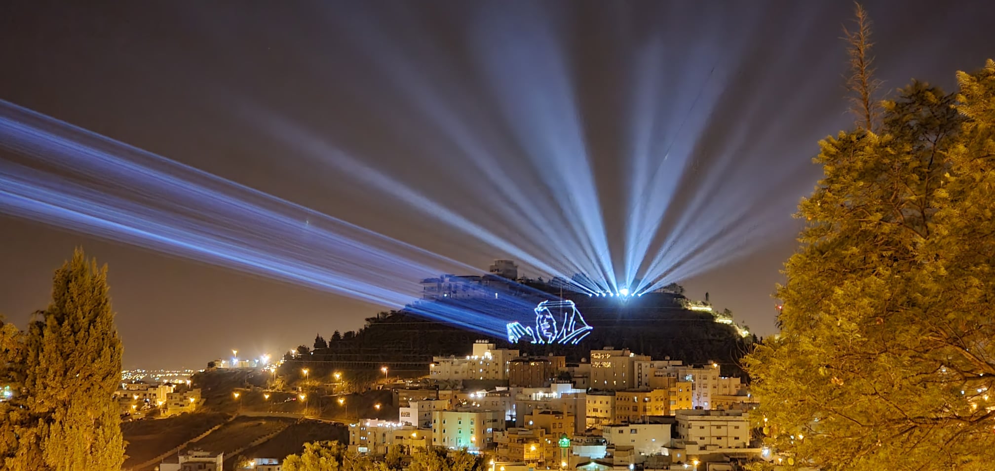 壁面にレーザーグラフィック、KVANT,laser graphic