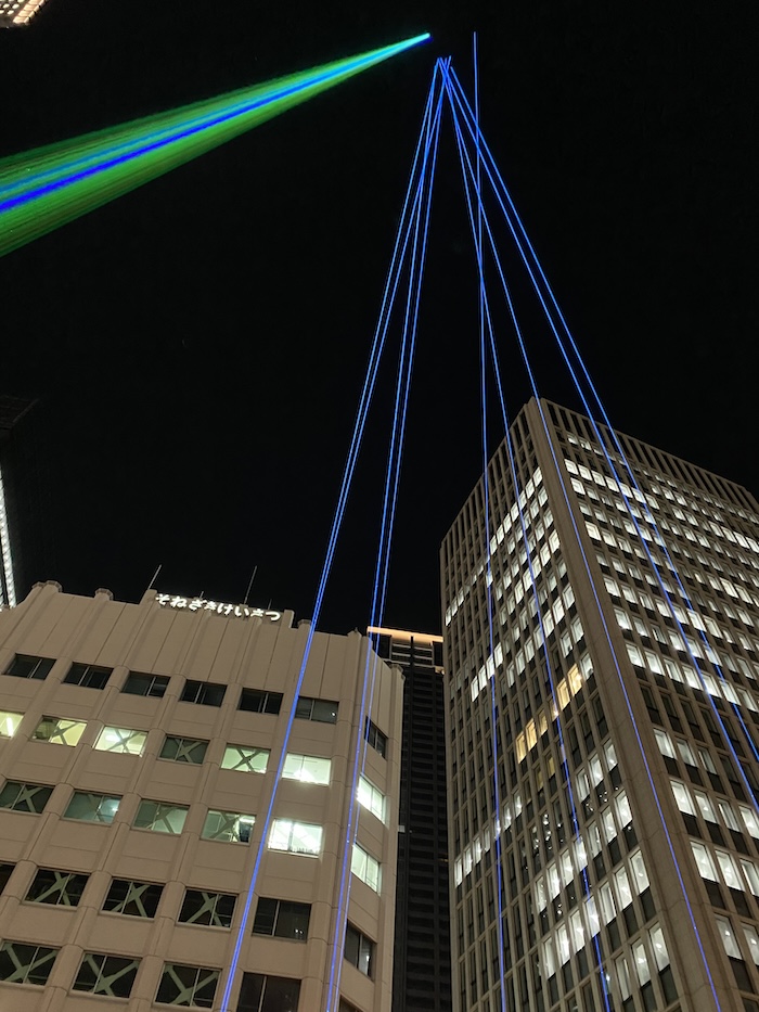 宇宙までも届くレーザー光線