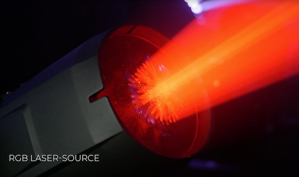 圧倒的なムービングヘッド