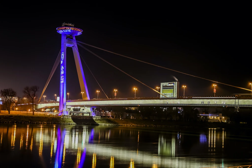 建物とレーザー　KVANT Laser Architecture