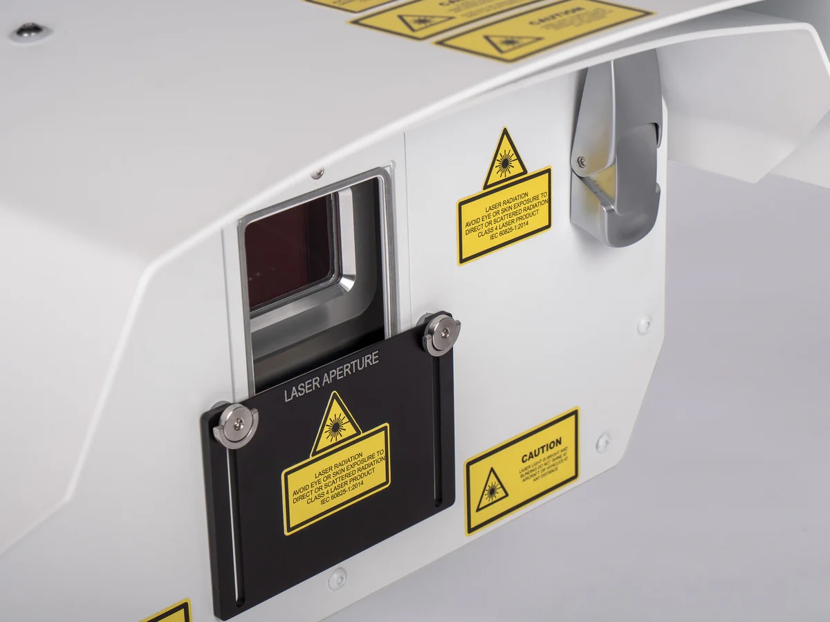 屋外広告　レーザービルボード　派手で目立つ広告　新しい媒体