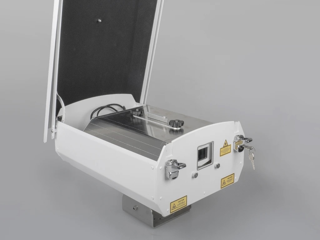 屋外広告　レーザービルボード　派手で目立つ広告　新しい媒体